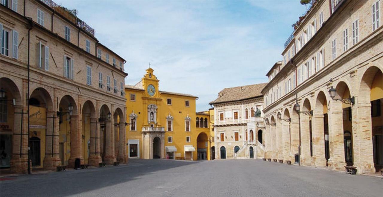 Appartamento A Palazzo Vinci Fermo Luaran gambar