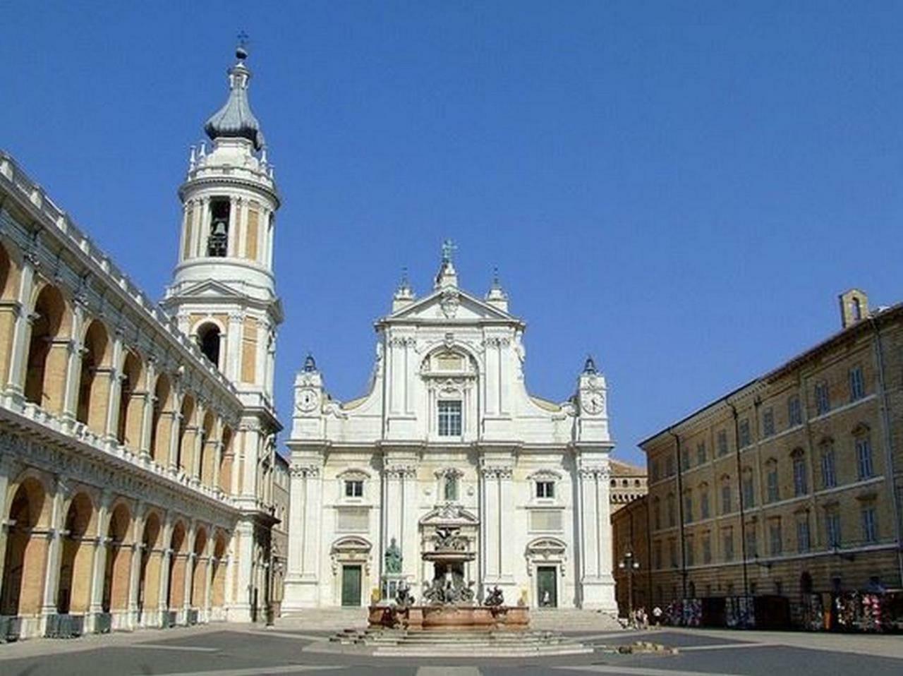 Appartamento A Palazzo Vinci Fermo Luaran gambar