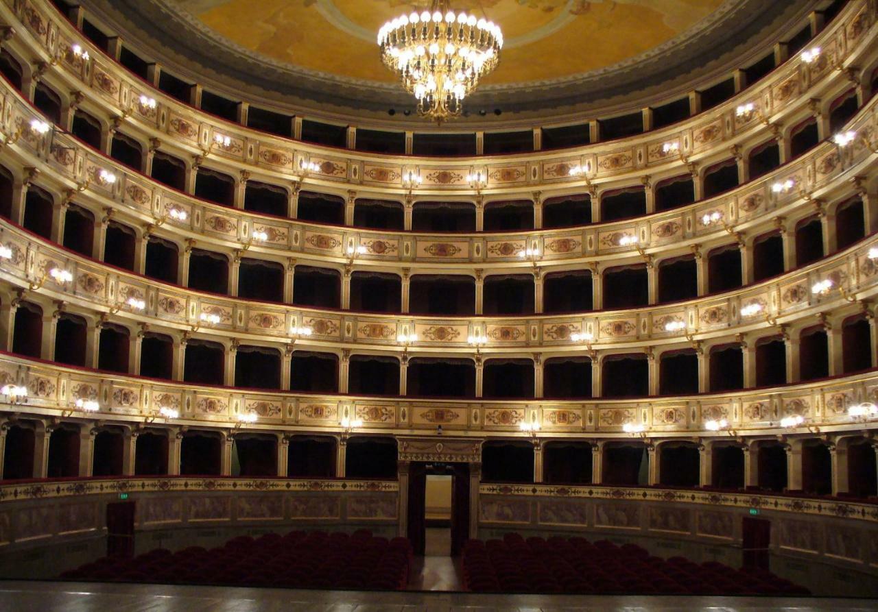 Appartamento A Palazzo Vinci Fermo Luaran gambar